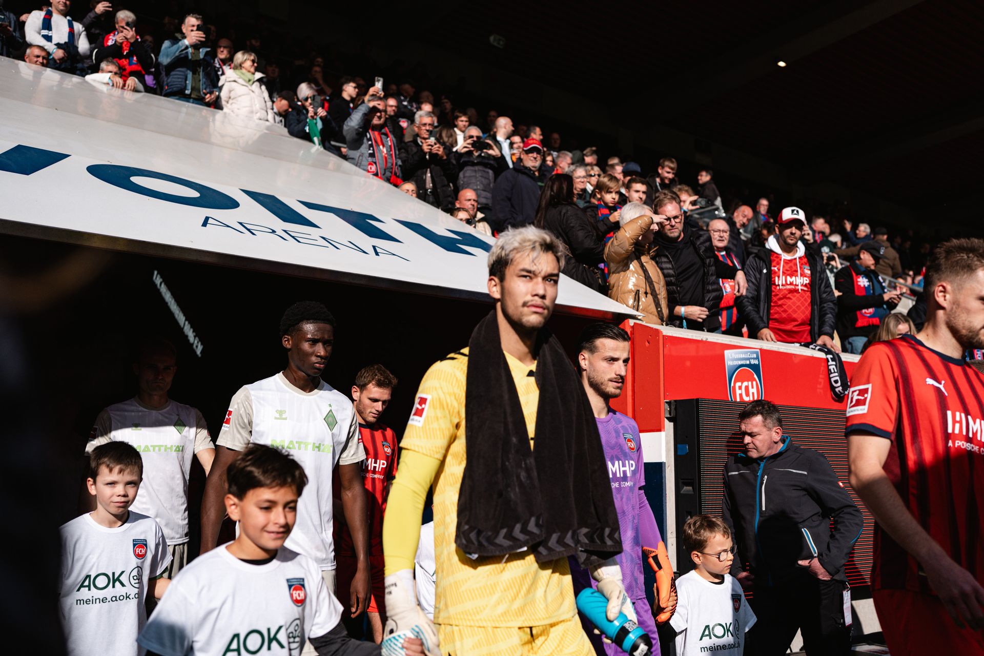 Mio Backhaus 在前往广场的路上。